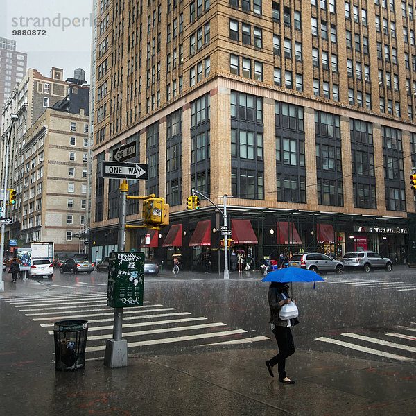 New York City Amerika Straße beschäftigt Großstadt Regen Verbindung schwer neu