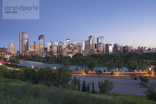 Skyline Skylines Sonnenuntergang Großstadt Nordamerika Alberta Calgary modern