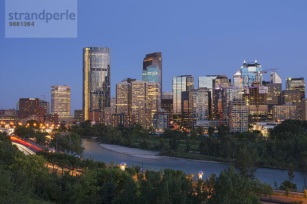 Skyline Skylines Sonnenuntergang Großstadt Nordamerika Alberta Calgary modern