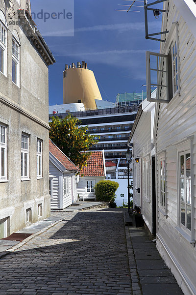 sehen Straße Dock Schiff Seitenansicht Kreuzfahrtschiff schmal Stavanger