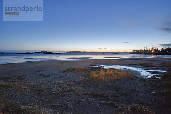 Strand Mackenzie River Tofino British Columbia Dämmerung Vancouver Island