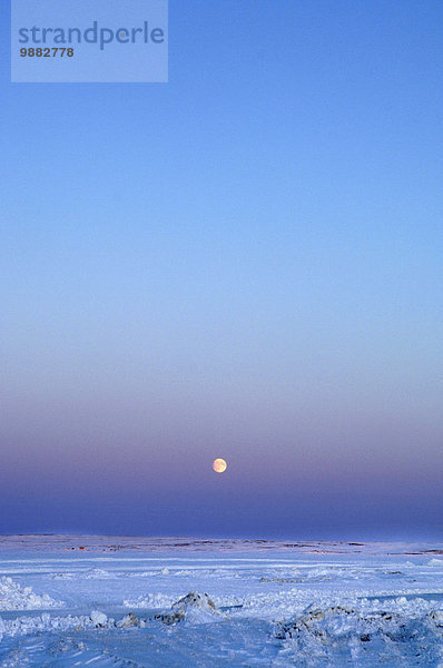 über Mond Mitternacht Bucht Nunavut