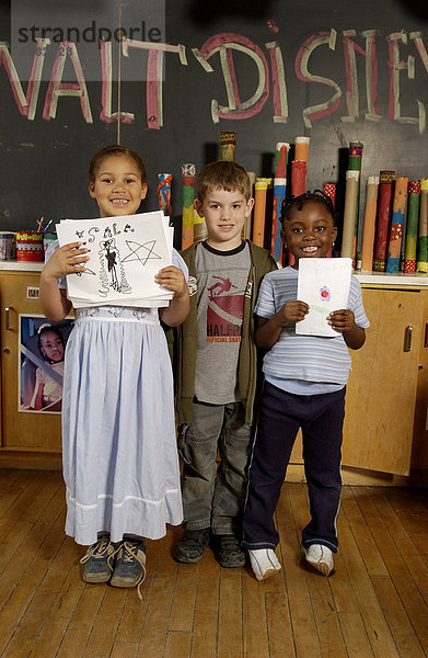 zeigen 4 Kunstwerk Klassenzimmer 7 sieben alt Jahr