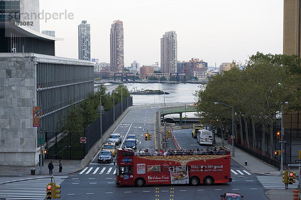 Vereinigte Staaten von Amerika USA New York City sehen Gebäude Straße Großstadt lang langes langer lange Insel Ansicht Verbindung neu