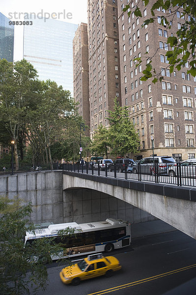 Vereinigte Staaten von Amerika USA New York City über Straße Großstadt Brücke neu Platz