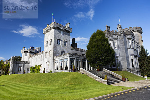 Stein Wolke Palast Schloß Schlösser Himmel Hügel blau Wiese Maniküre Clare County