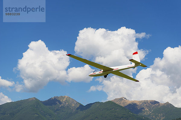 entfernt fliegen fliegt fliegend Flug Flüge Alpen Locarno Hobel schweizerisch