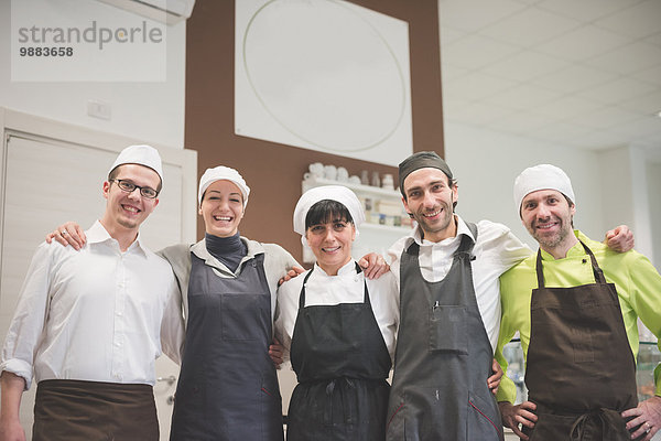 Bäcker und Kellner im Café