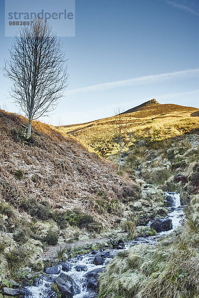 Moorlandbach am frostigen Morgen  Hope Valley  Peak District  UK