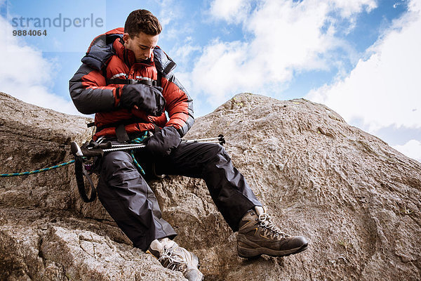 Junger Kletterer am Fels  The Lake District  Cumbria  UK