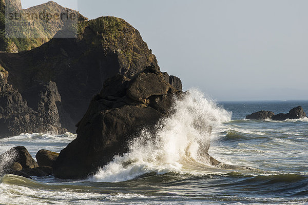 Felsbrocken Amerika Verbindung Cannon Beach Oregon Wasserwelle Welle