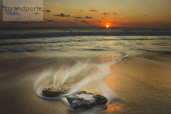 Felsbrocken Strand Sonnenuntergang über Mexiko