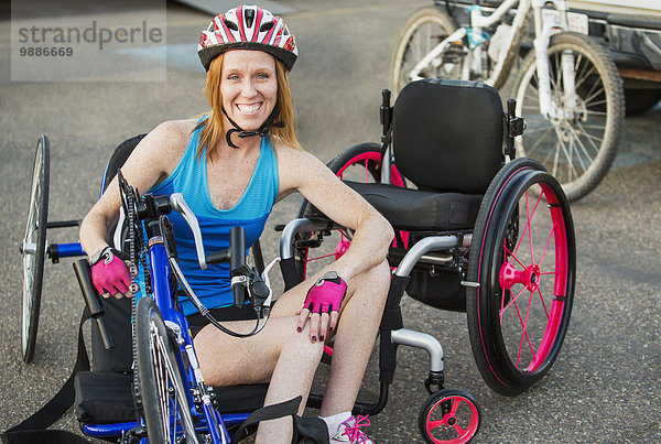 benutzen Frau radfahren Bewegung Verletzung Fahrrad Rad
