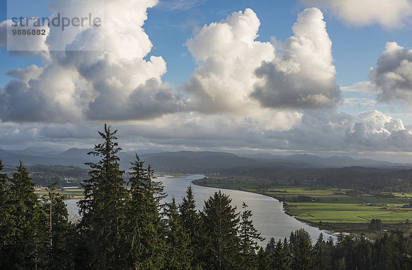 Amerika Wolke über dahintreibend Verbindung Astoria Bucht Oregon
