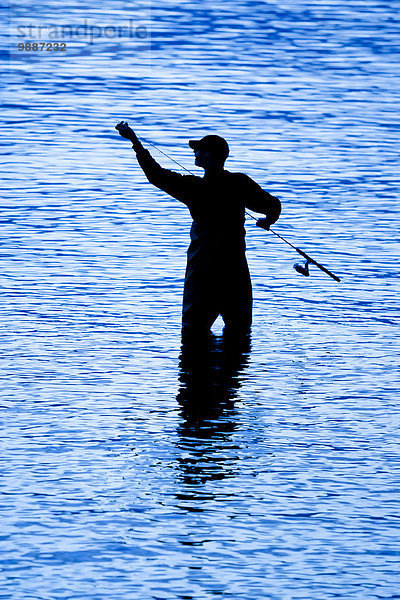 Mann Silhouette Fluss angeln