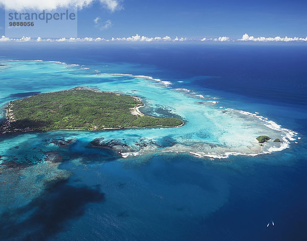 zwischen inmitten mitten klein Insel Ansicht Samoainseln Luftbild Fernsehantenne