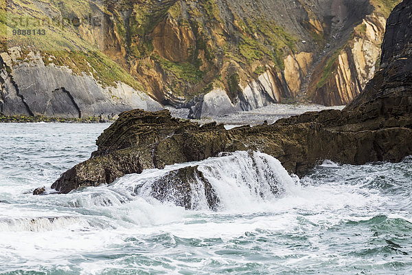 Felsen Ecke Ecken über Steilküste Küste fließen Hintergrund Kerry County Ballybunion Irland