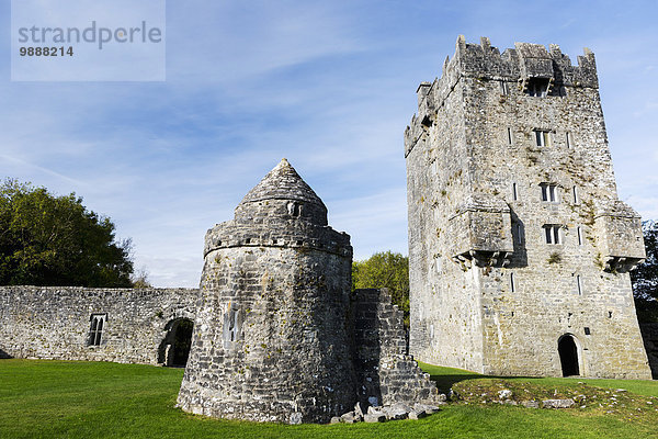 Steinmauer Stein Palast Schloß Schlösser Himmel Ruine blau County Galway Irland