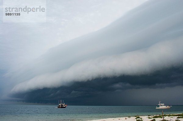 Sturmwolken an der Küste von Perez Island  Golf von Mexiko