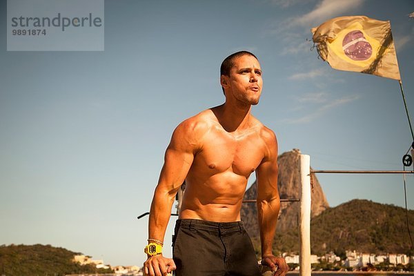 Training für mittlere Erwachsene am Barren  Rio De Janeiro  Brasilien