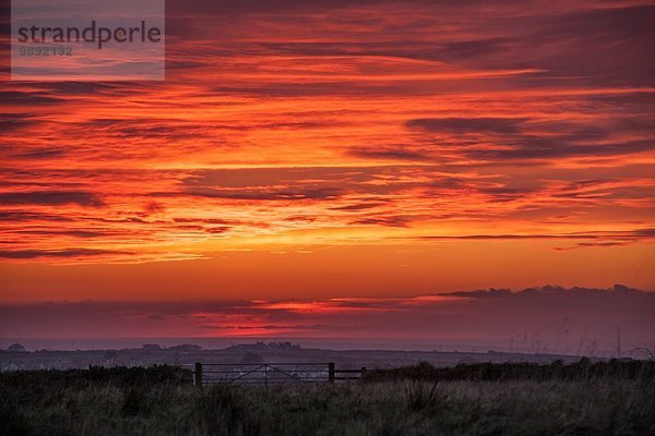 Wolkenlandschaft bei Sonnenuntergang  Delabole  Cornwall  England