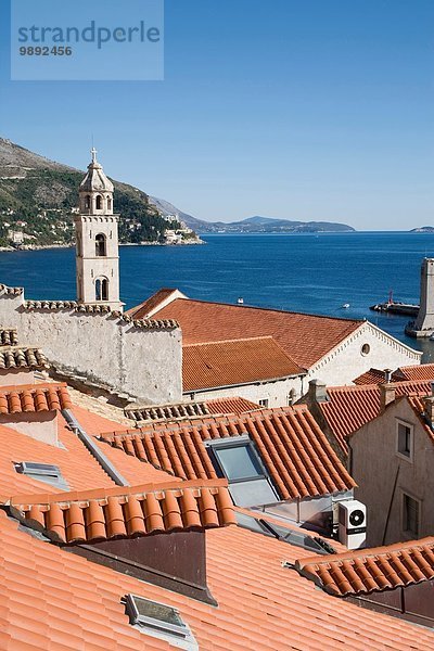 Blick auf Kirchturm und Dächer  Dubrovnik  Kroatien