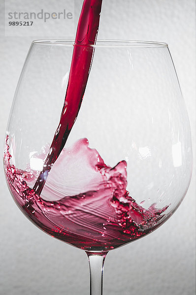 Glas Rotwein  Gießen