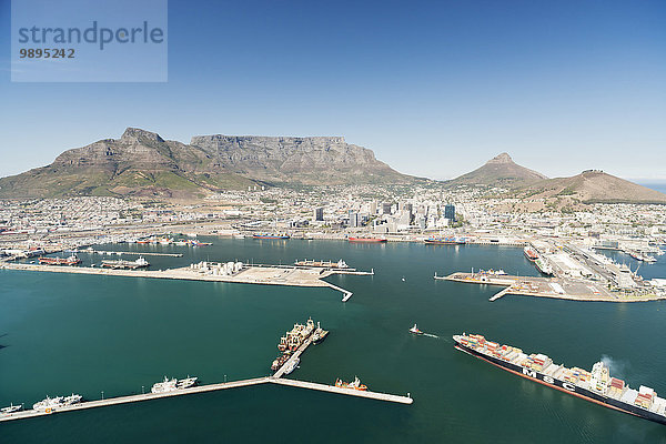 Südafrika  Luftaufnahme von Kapstadt mit Hafen