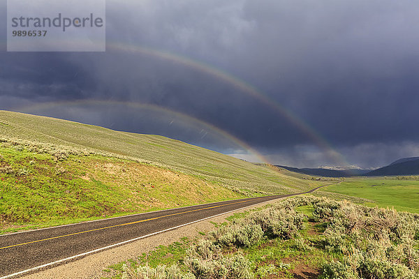 USA  Wyoming  Yellowstone Nationalpark  Lamar Valley  Doppelregenbogen