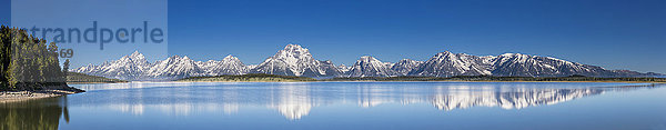 USA  Wyoming  Grand Teton National Park  Jackson Lake mit Teton Range  Mount Moran  Panorama