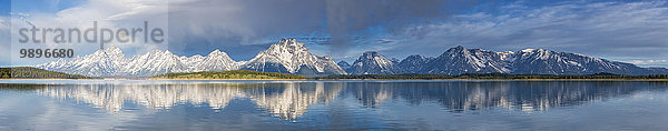 USA  Wyoming  Grand Teton National Park  Jackson Lake mit Teton Range  Mount Moran  Panorama
