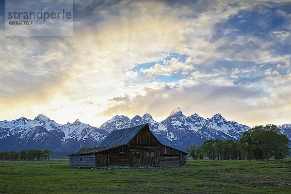 USA  Wyoming  Grand Teton National Park  Kleines Blockhaus bei Jackson Hole