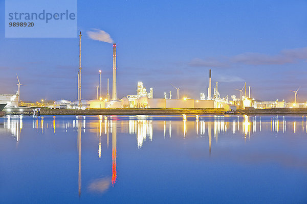 Niederlande  Rotterdam  Industrieanlage im Hafengebiet