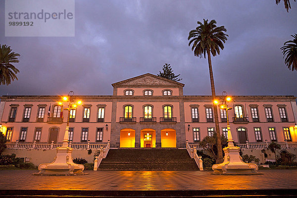 Spanien  Kanarische Inseln  Teneriffa  La Orotava  Rathaus bei Nacht