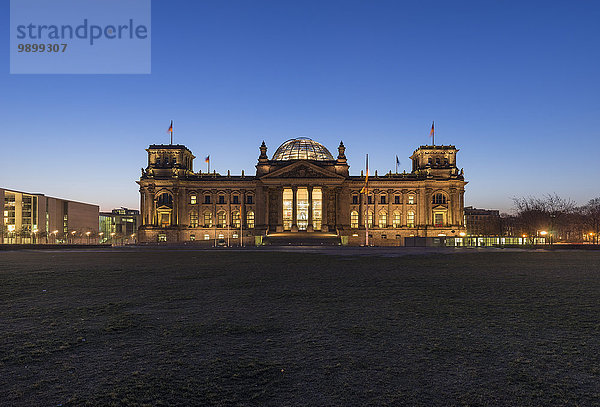 Deutschland  Berlin  Berlin-Tiergarten  Reichstagsgebäude am Vormittag