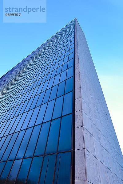 Deutschland  Hamburg  Glasfassade eines Bürogebäudes