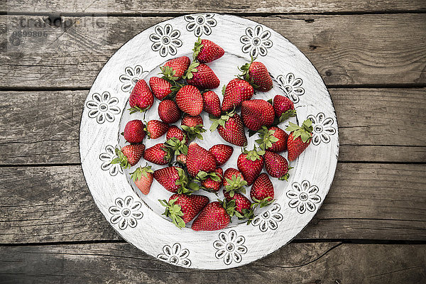 Teller mit Erdbeeren