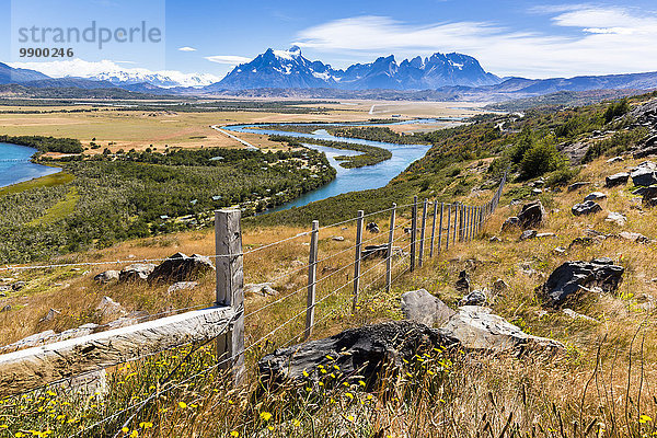 Südamerika  Chile  Region XII Region de Magallanes y de la Antartica Chilena  Blick auf Rio Paine  Torres del Paine Nationalpark