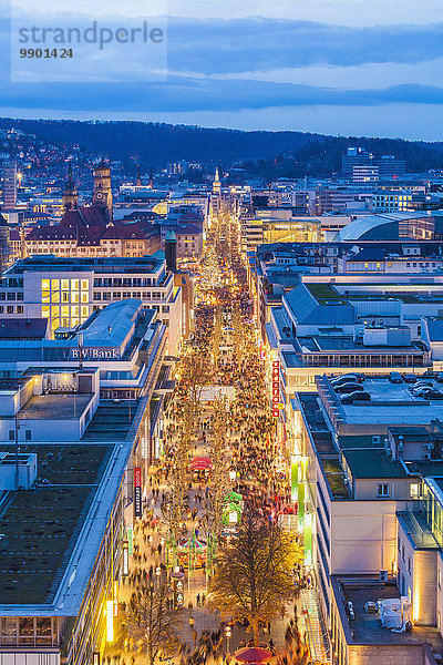 Deutschland  Stuttgart  Einkaufsmeile Koenigstraße zur Weihnachtszeit