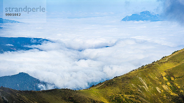 Deutschland  Bayern  Allgäuer Alpen  Blick von Fellhorn nach Söllereck  Wolkendecke