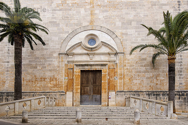 Hauptportal der Kirche Sant Andreu  Santanyi  Mallorca  Balearen  Spanien  Europa