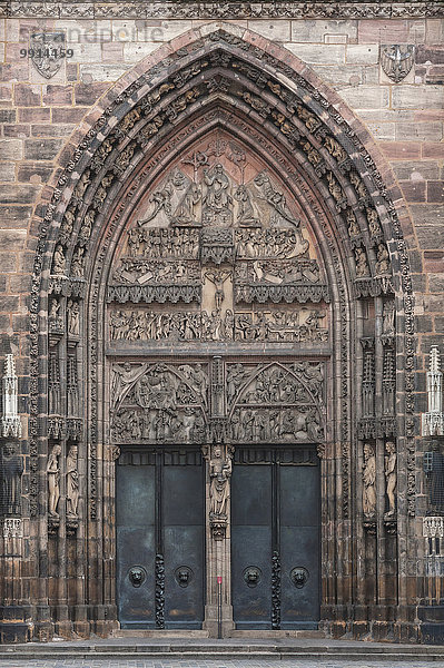 Gotisches Hauptportal der Sankt Lorenzkirche  Nürnberg  Mittelfranken  Bayern  Deutschland  Europa