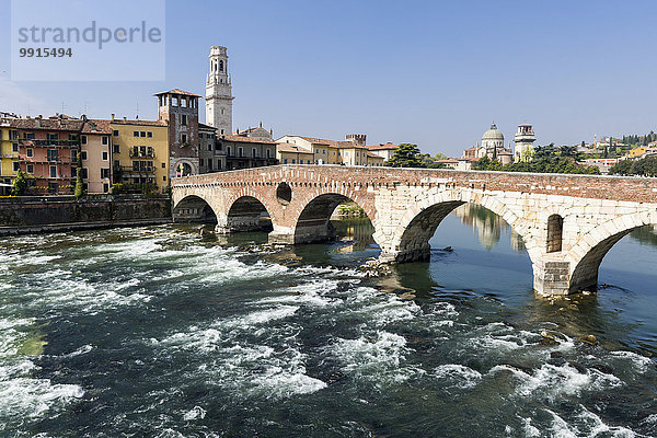 Ponte Pietra Brücke  Fluss Etsch  Verona  Italien  Europa