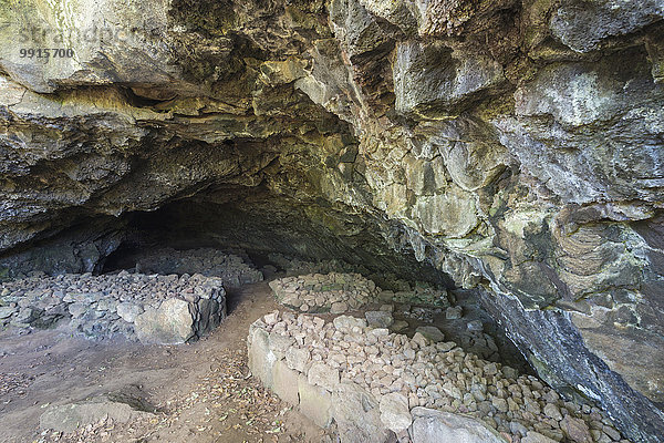 Lava-Tunnel  Ana te Pahu  Unesco-Weltkulturerbe  Nationalpark Rapa Nui  Osterinsel  Chile  Südamerika