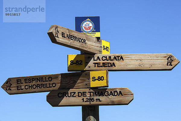 Wanderwegweiser beim Cruz de Timagada  Gran Canaria  Kanarische Inseln  Spanien  Europa
