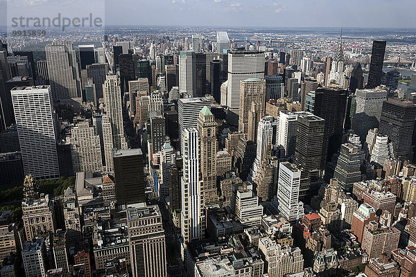 Ausblick vom Empire State Building auf die Hochhäuser von Midtown Manhattan  New York  USA  Nordamerika