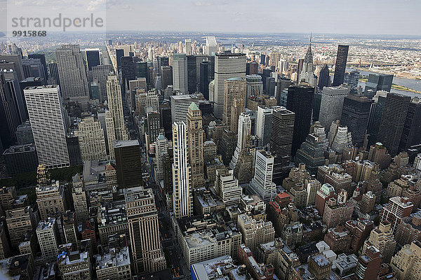 Ausblick vom Empire State Building auf die Hochhäuser von Midtown Manhattan  New York  USA  Nordamerika