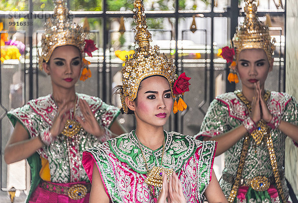Traditionelle thailändische Tänzerinnen  Sukhothai-Tanz  Bangkok  Thailand  Asien