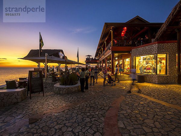 Rick's Cafe  berühmtes Szenelokal am Strand von Negril  Region Westmoreland  Jamaika  Nordamerika