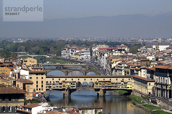 Stadtansicht mit der Ponte Vecchio  Florenz  Toskana  Italien  Europa